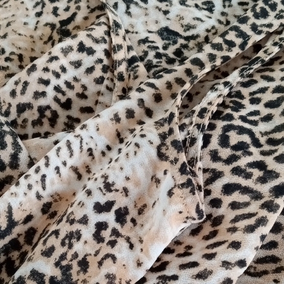 Rose & Olive Brown Tan Sleeveless Blouse - Picture 9 of 9